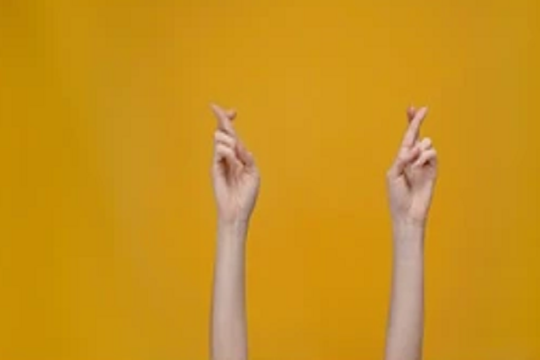 crossfinger的手势含义