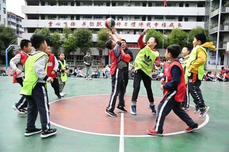 广元市南鹰小学图片