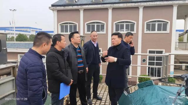 许中伟同志深入辖区督导生活污水毒情检测工作