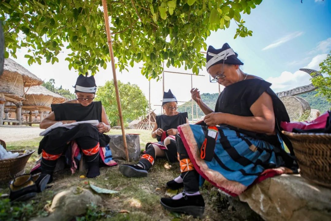 荔波瑶山古寨:将原始古朴文化变成脱贫致富"活水"