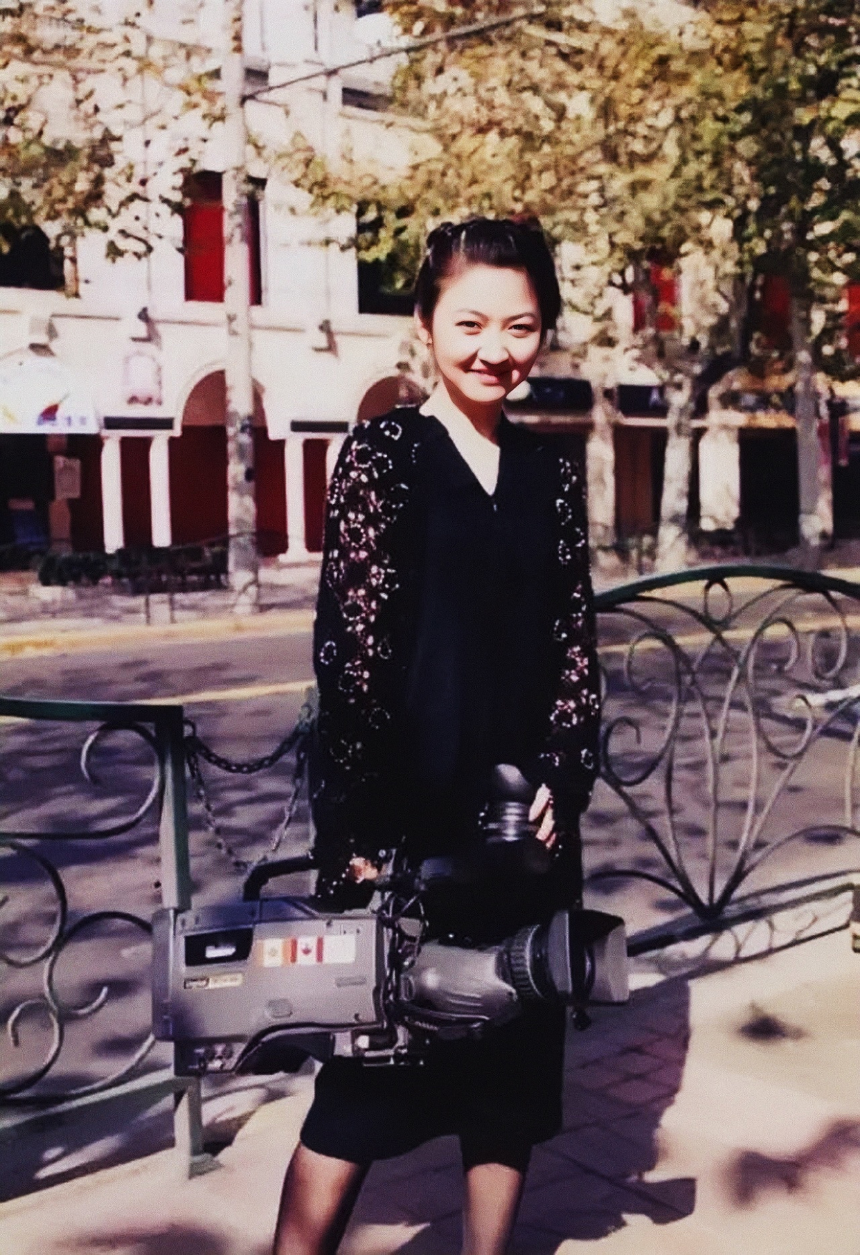 难忘《城南旧事》小英子,一双大眼睛格外纯真,49岁,新照曝光