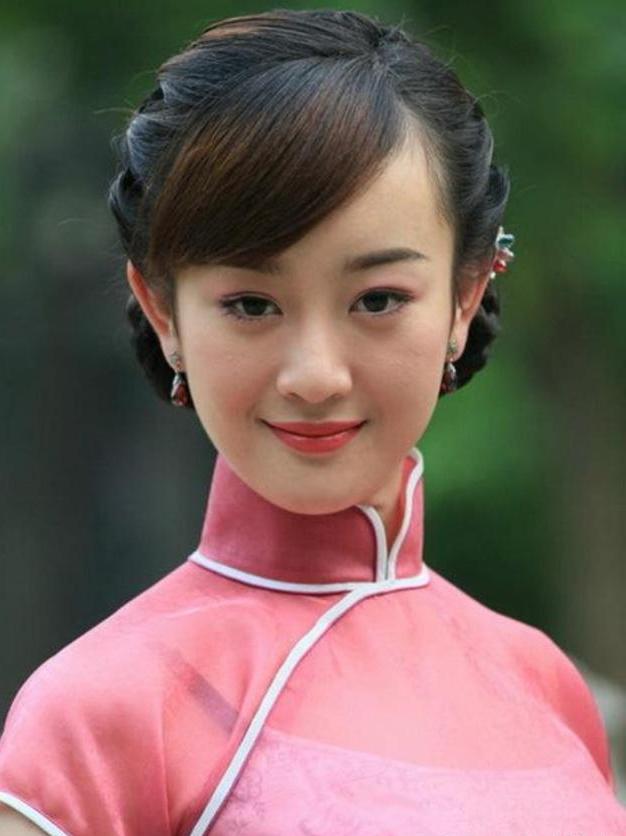 张檬穿旗袍太显气质,优雅又高贵,一般人还真学不来