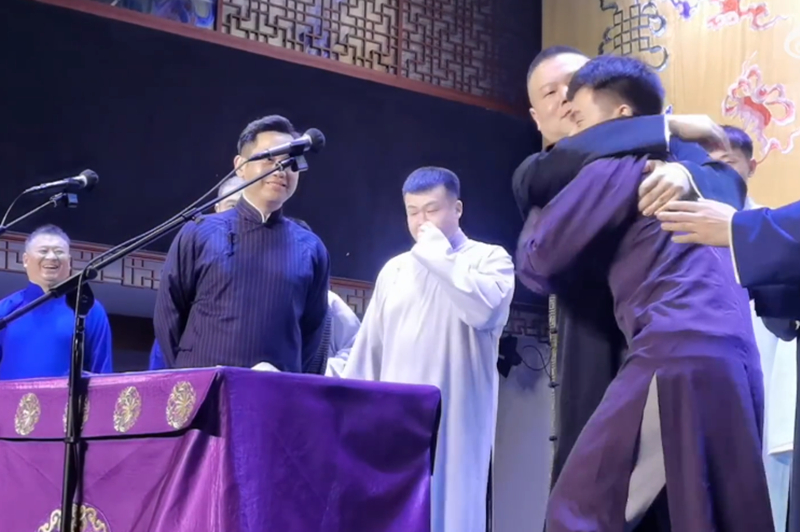 德云社陶阳找岳云鹏借钱,听到借钱数目,岳哥的表现把大家逗乐了