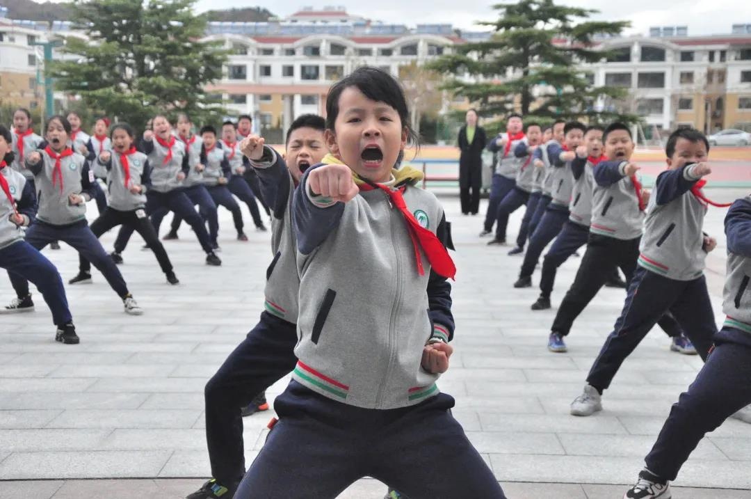威海市翠竹小学聚焦"双减"目标 多维开展体育大课间活动