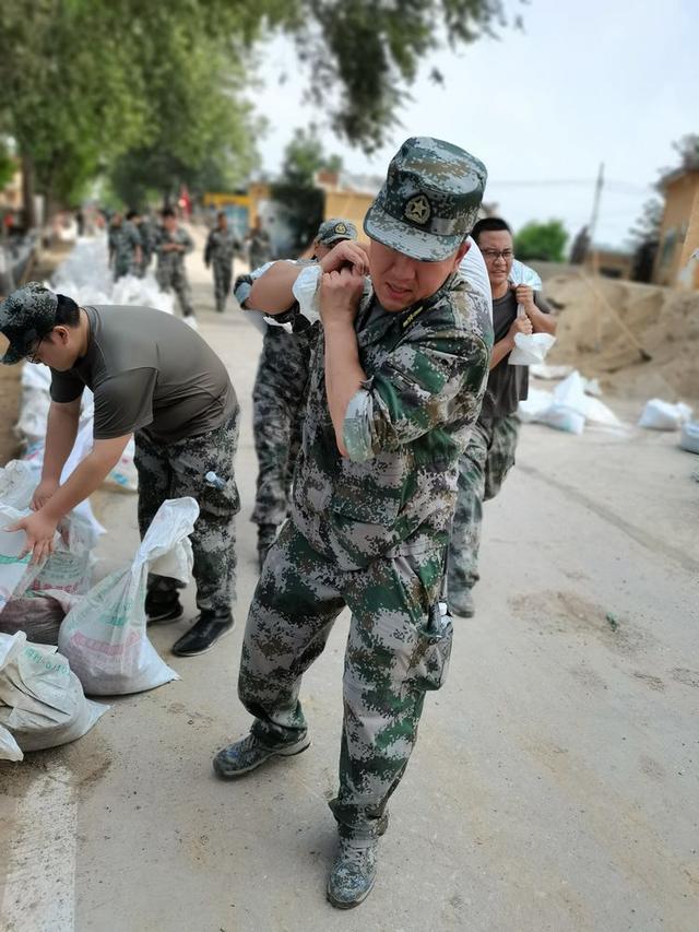 汛情就是命令,大河涧乡基干民兵在行动