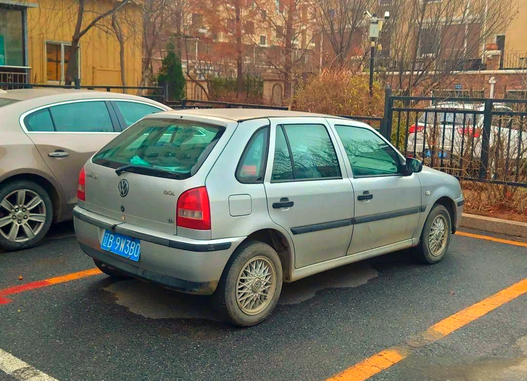 上海大众高尔gol:国产合资三门版轿车