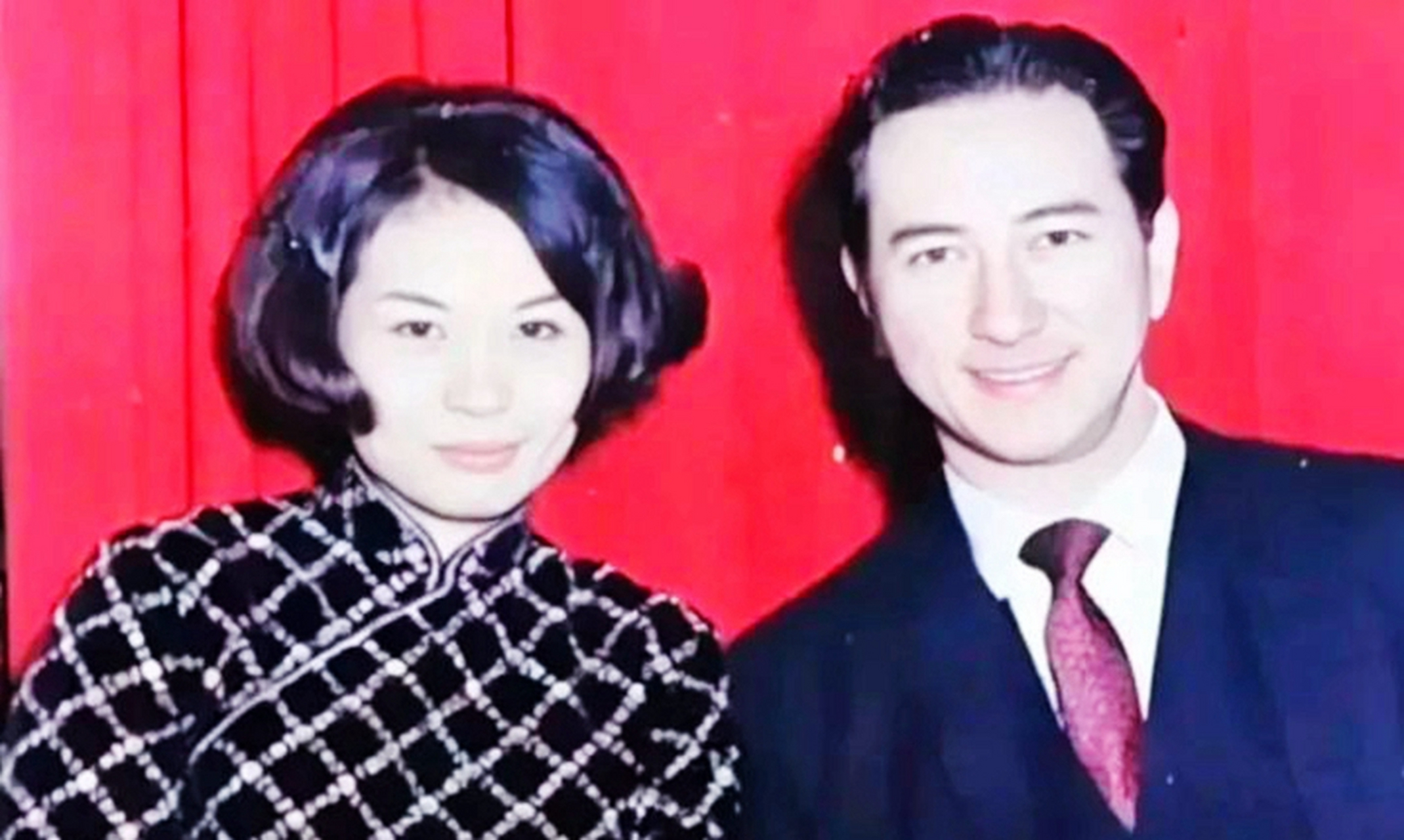 赌王何鸿燊和第二任妻子蓝琼缨年轻时的照片.