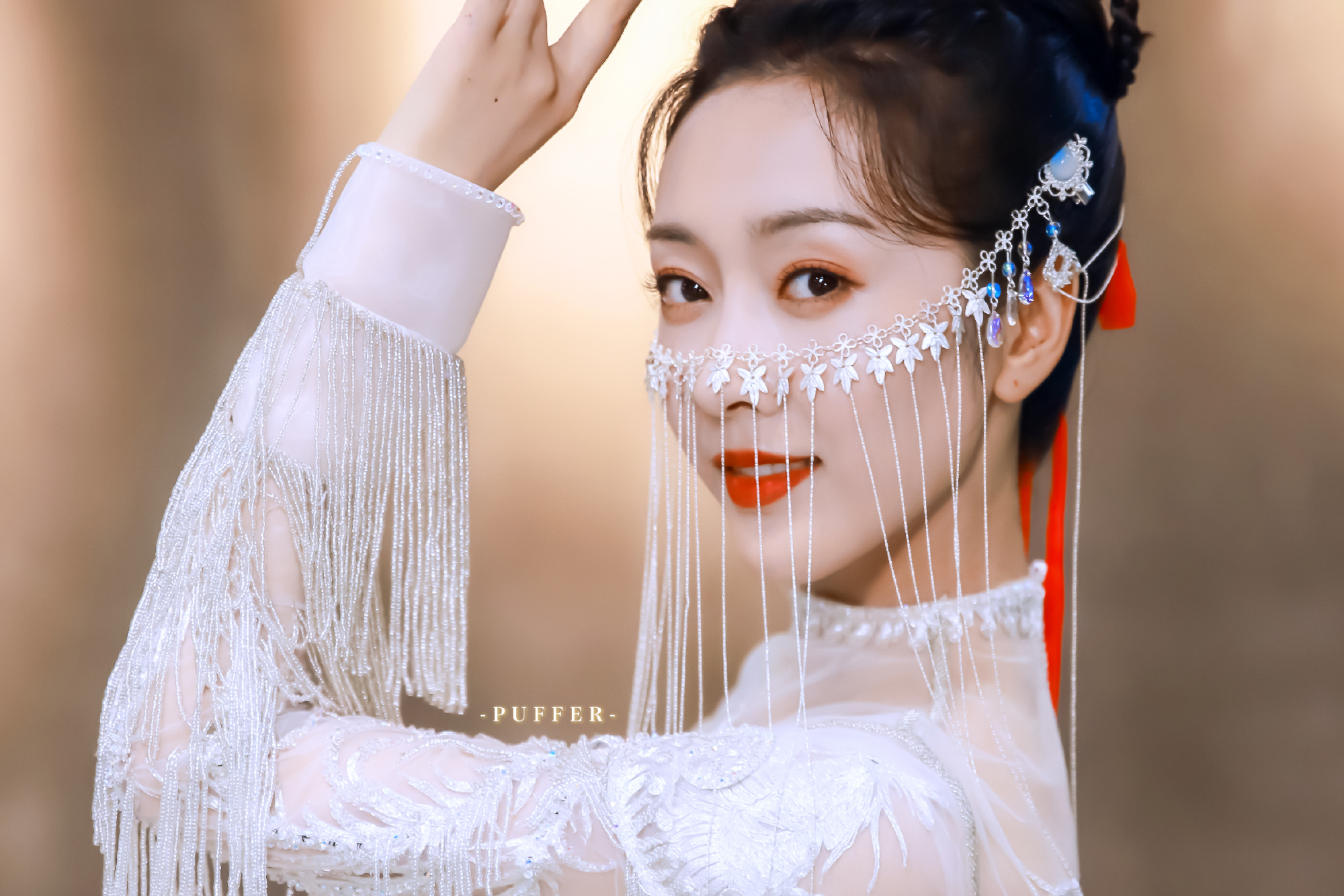 宣璐越来越有女人味,穿流苏古装也挡不住"曲线美",太惹眼