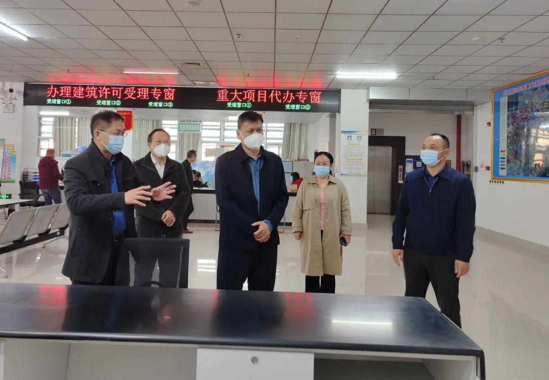 吴孝斌带队到武宣调研人大工作