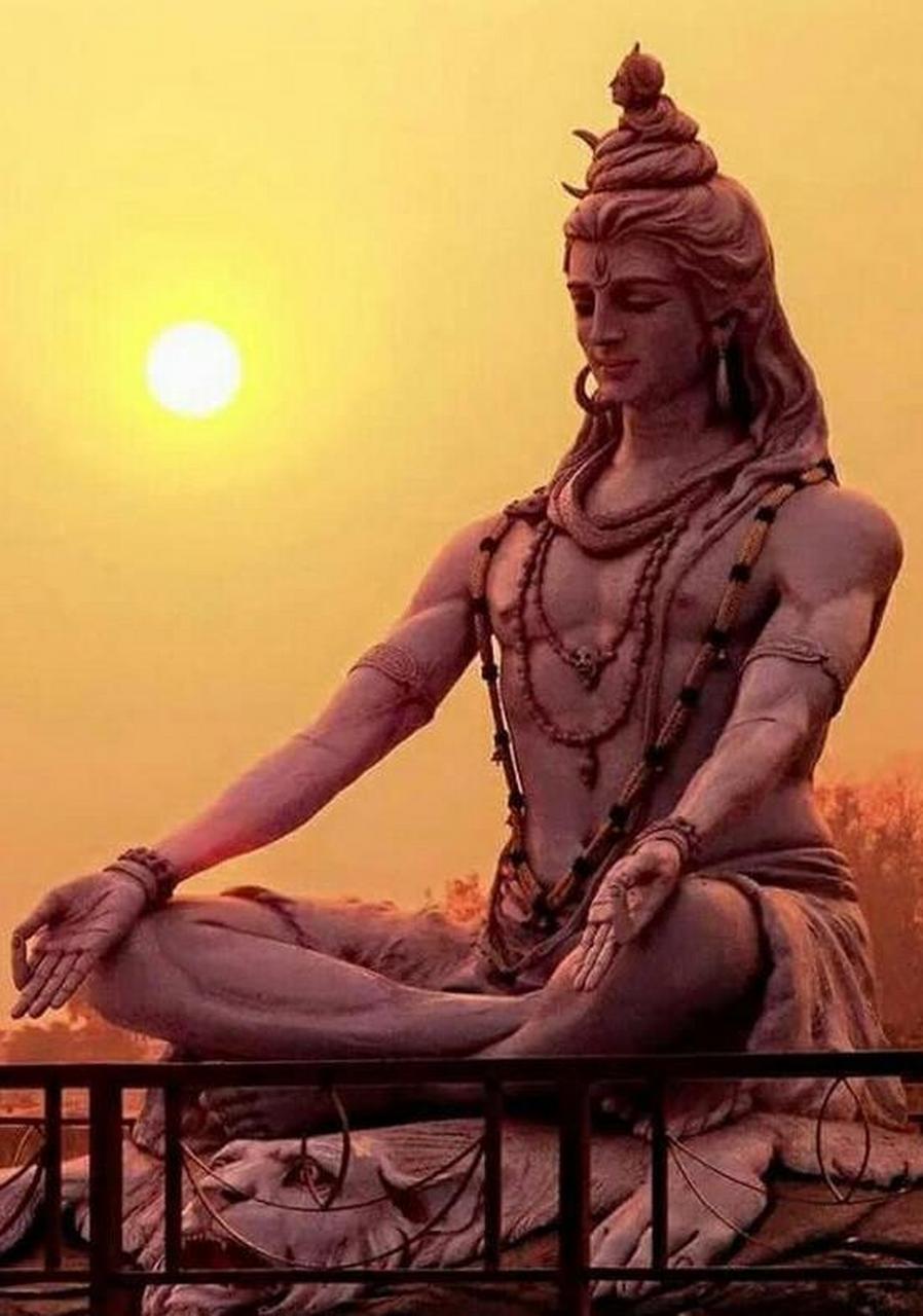 印度rishikesh,恒河边的湿婆像,因为洪水被冲走三次,三次重塑,最后一