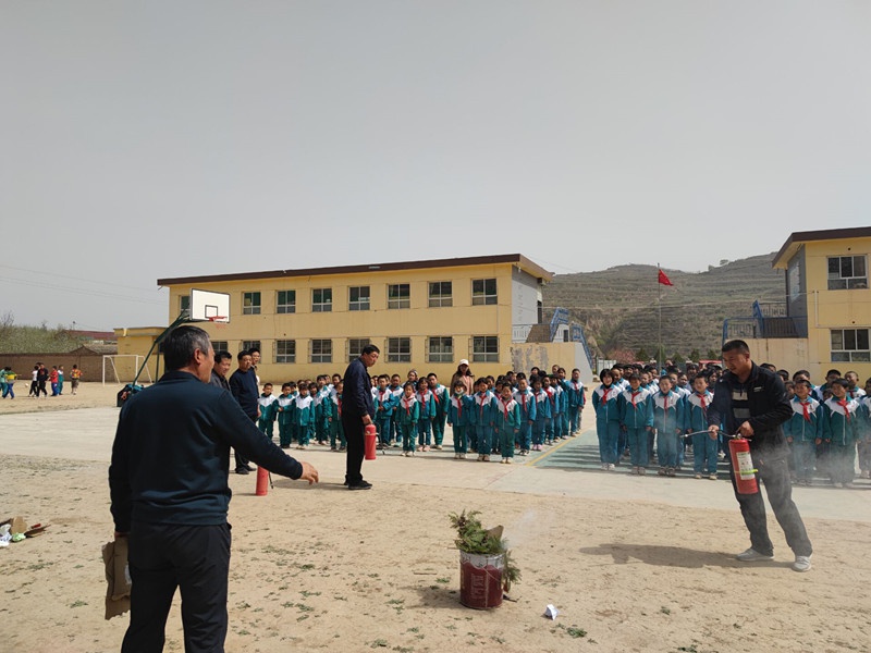 「庄浪」庄浪县万泉镇徐城小学开展消防应急疏散演练活动
