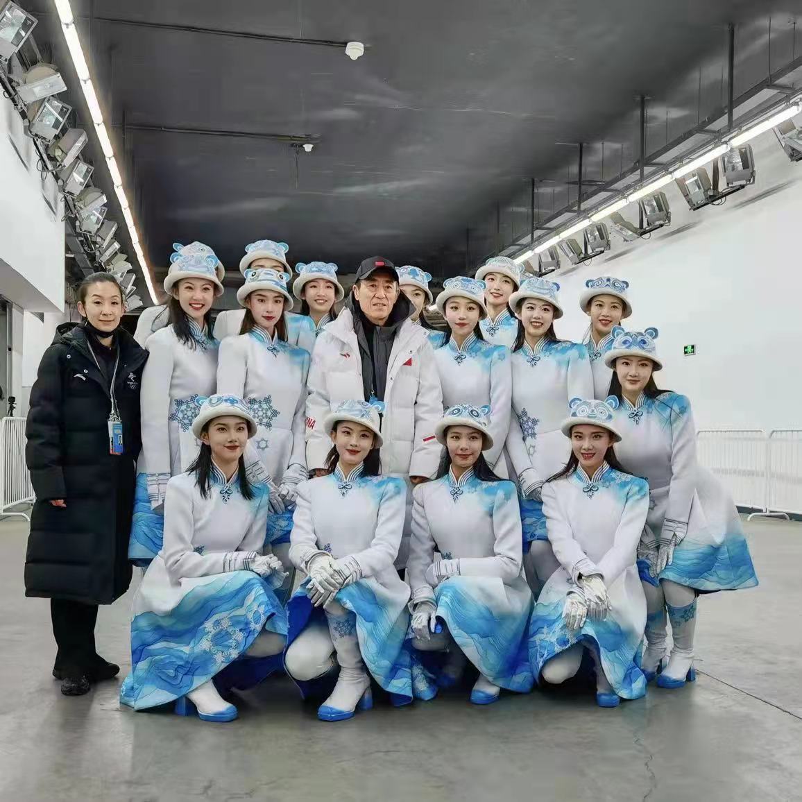 冬奥会开幕式上 这个高举雪花引导牌的美丽女孩是衡中毕业生