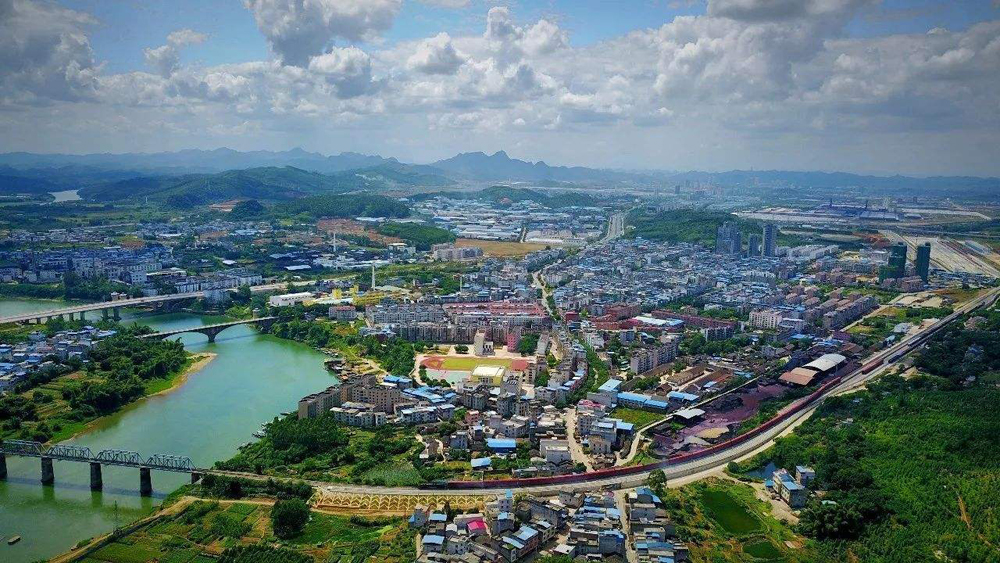 鹿寨县曾经一个镇,因靠近柳州市区,被划入鱼峰区