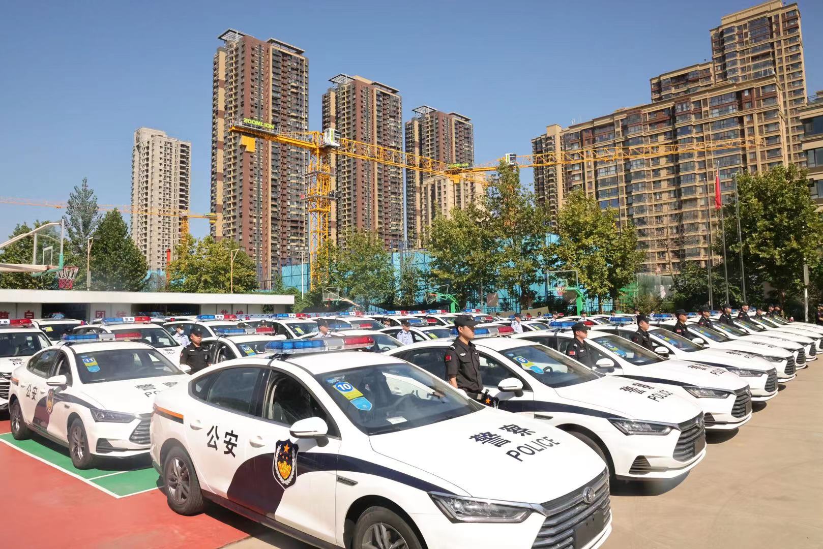 雁塔公安44辆新警车投入使用 护航十四运安保