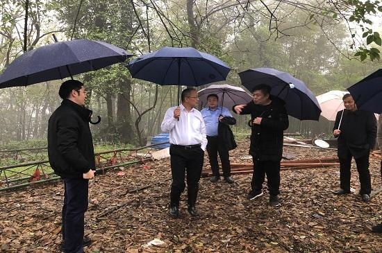 翁文杰调研五云山真际院环境整治工程