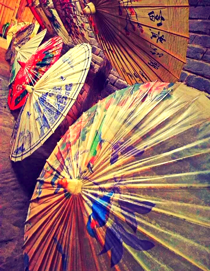 江南雨巷:油纸伞下的浪漫传说与现代传承