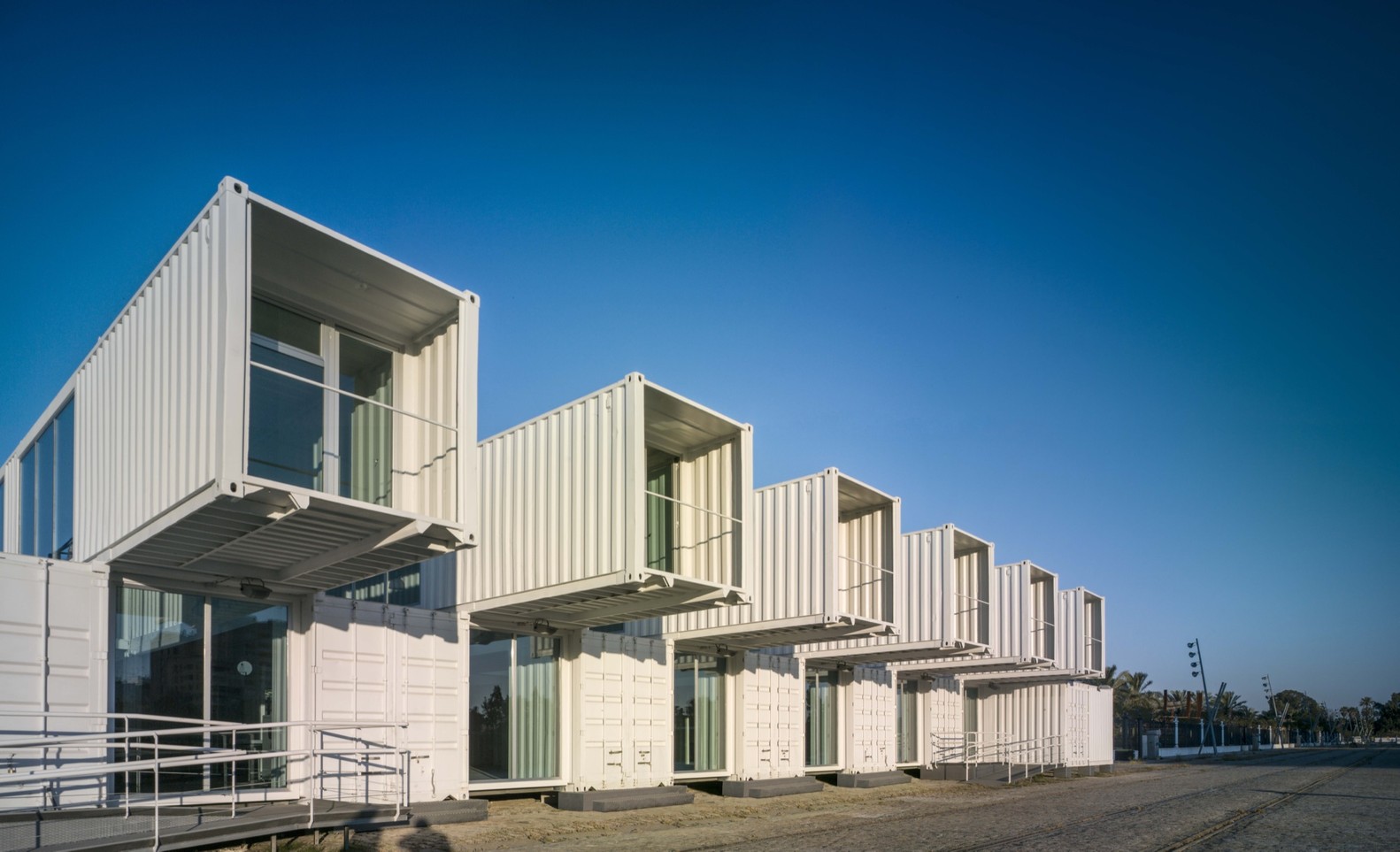 货柜式"工业风"码头酒店