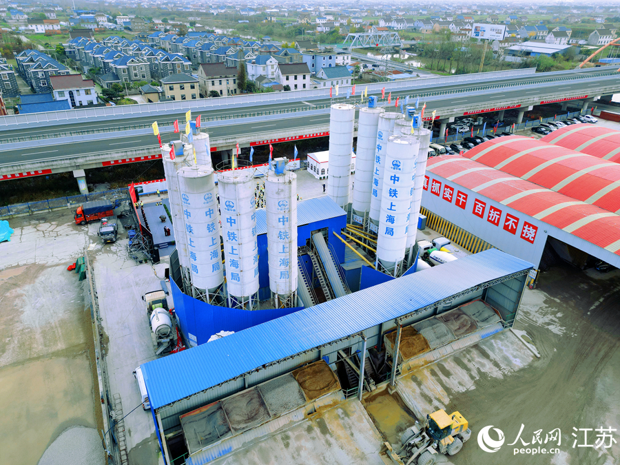 洋吕铁路一重点控制性工程提前完工 全线预计明年底通车