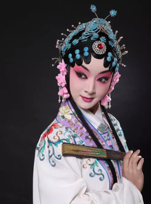 京剧年轻女青衣图片