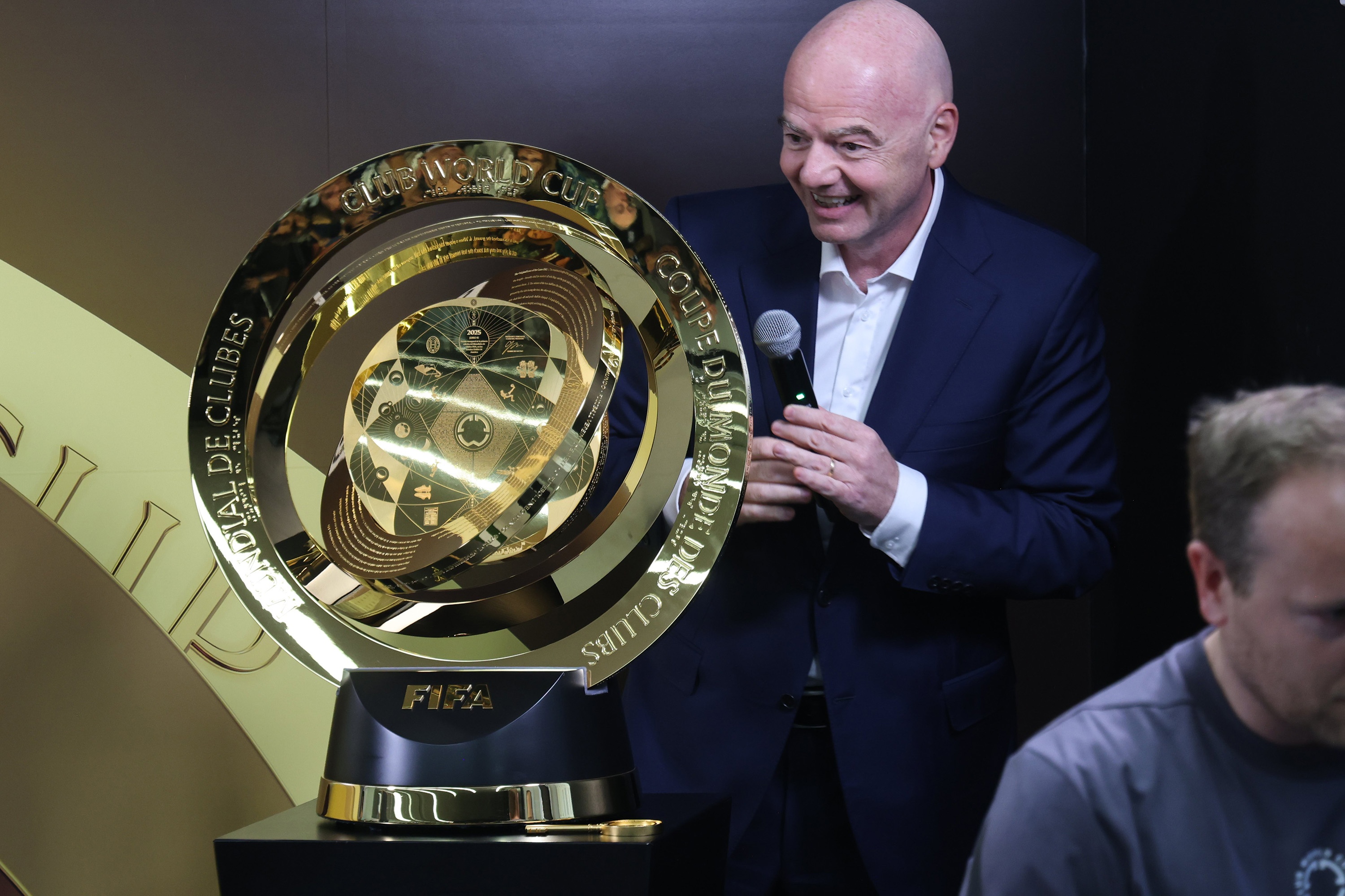 FIFA 拟改越位判定：因凡蒂诺力推越位新规则：全身超防守才判越位