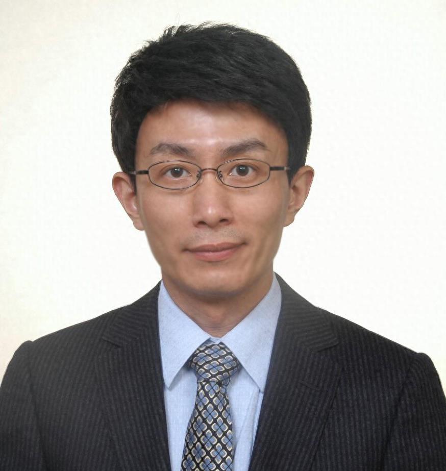 央视评论员杨禹的热度,终于结束了?是网友偏激分裂还是意料之中