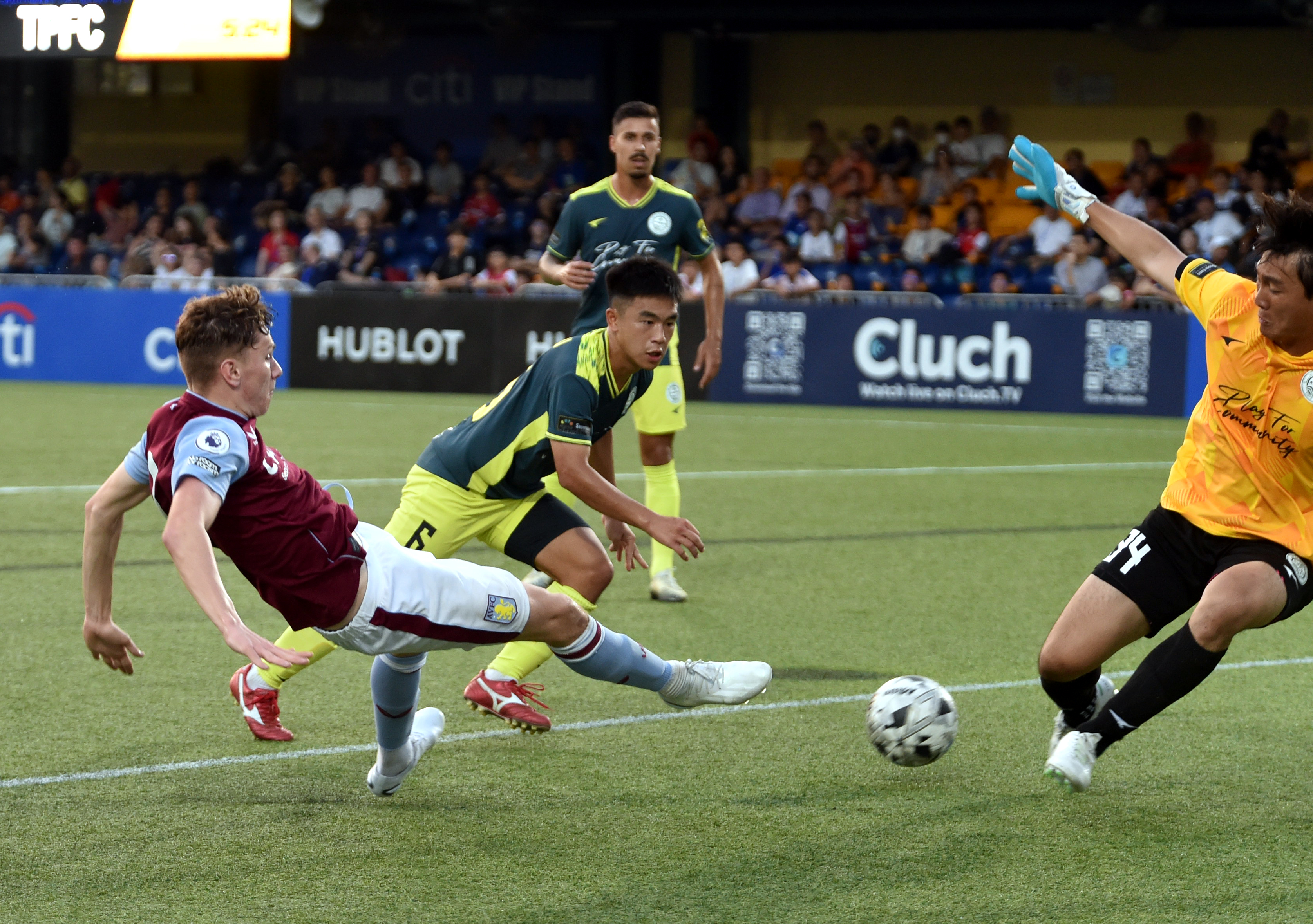 记者手记:一场"不断电"的七人制足球赛