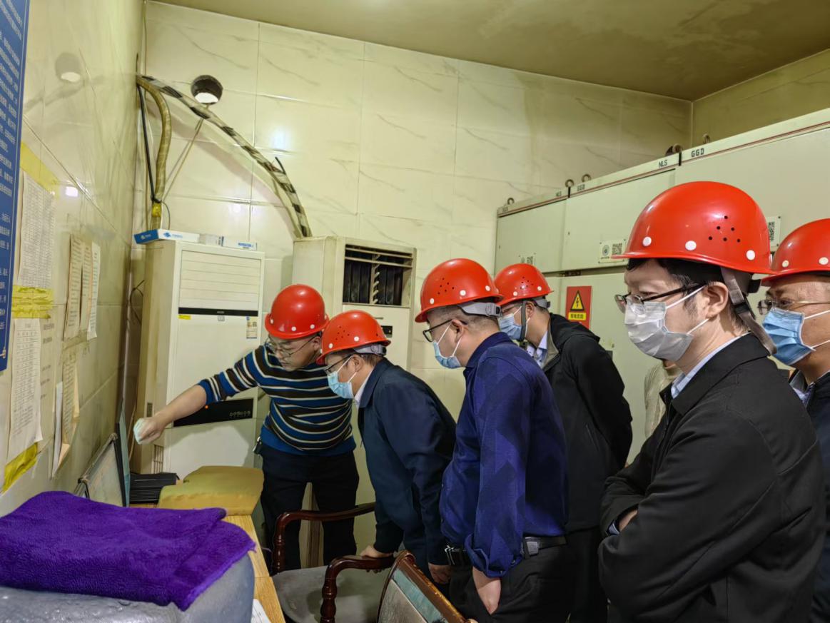 省生态环境厅王家齐专员一行赴遵开展环境空气质量督导检查