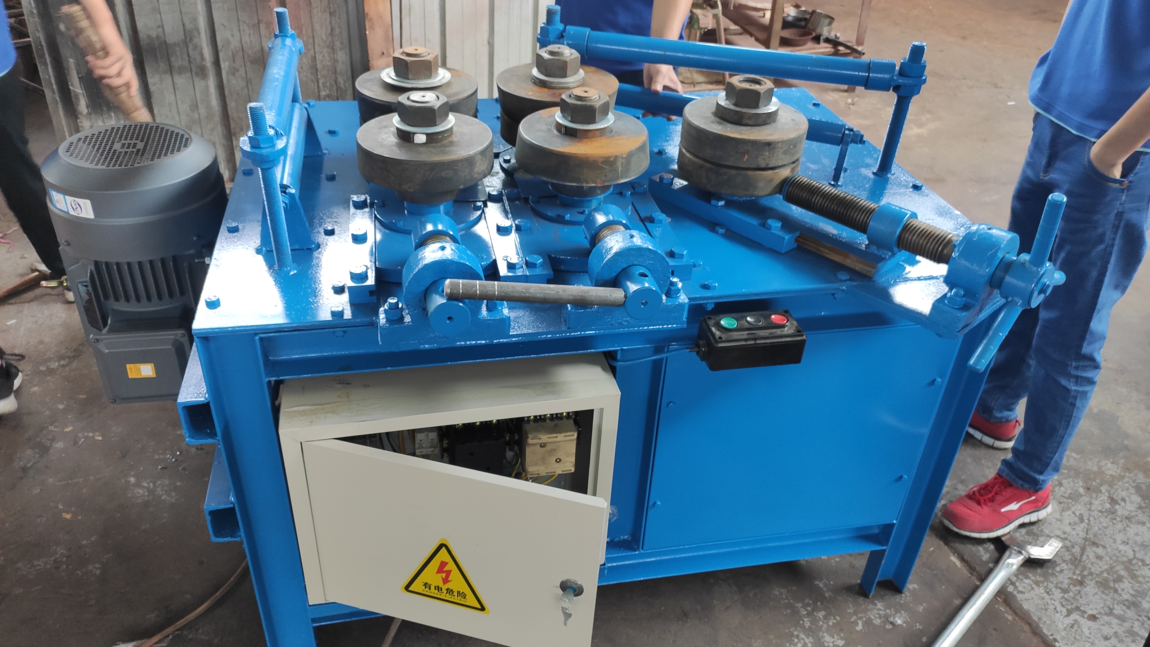 桥墩护栏角铁卷圆机