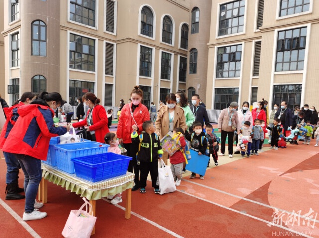 "童心传递 让爱同行 长沙县星沙街道百熙幼儿园开展爱心助学活动