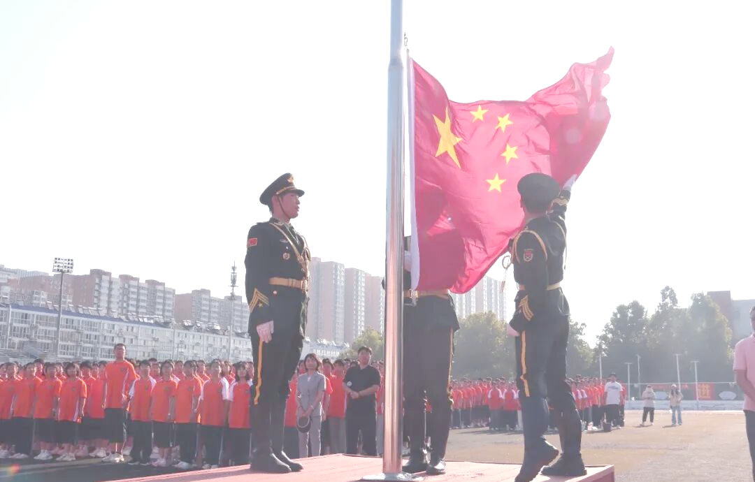 衡水市第十四中学新生军训正式开启,谱写青春乐章