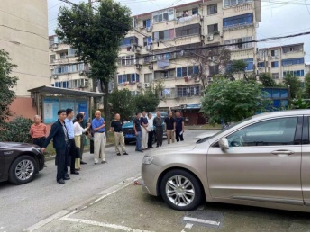 上马墩街道协商议事 改造车棚内的民生