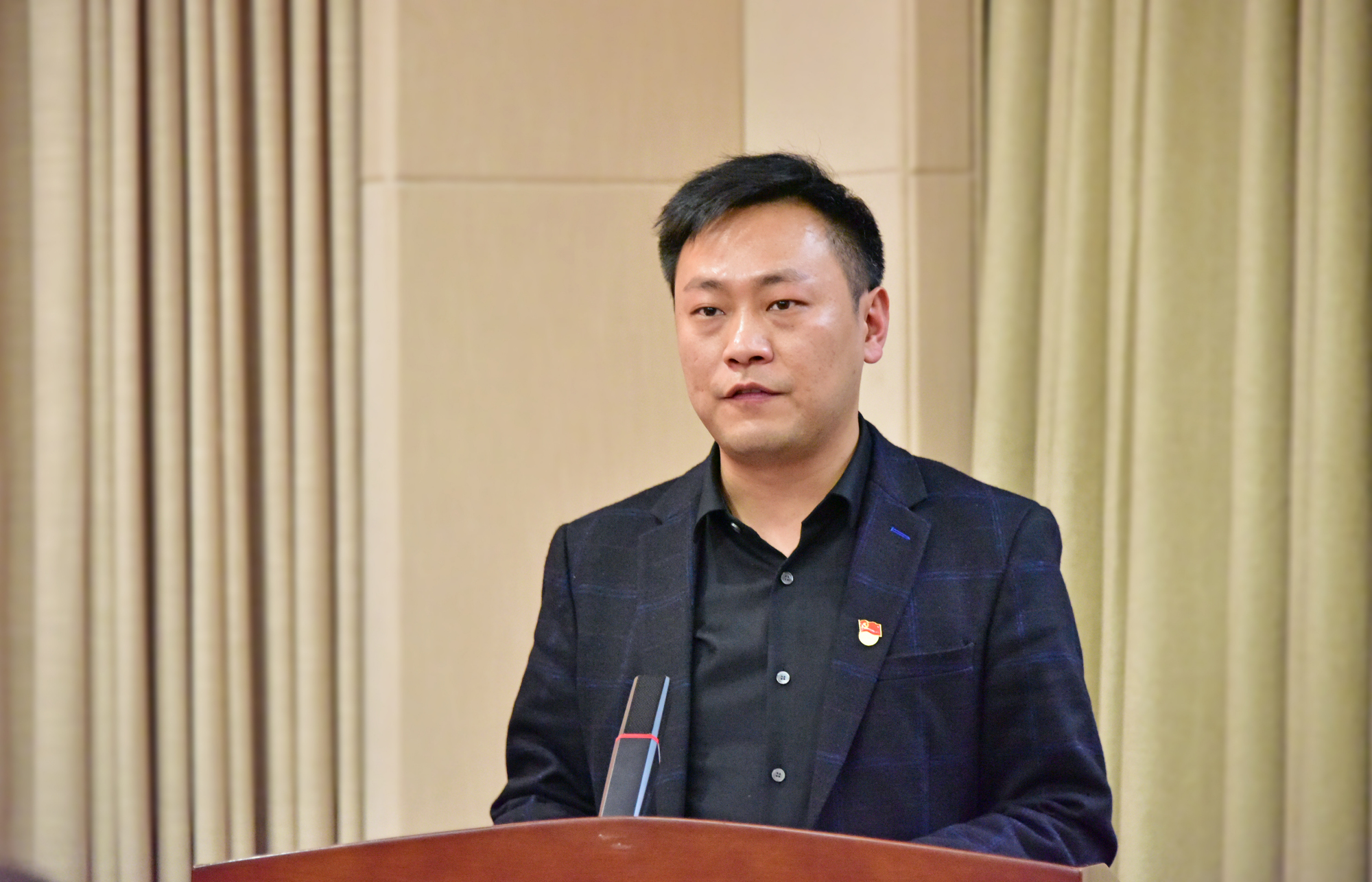 一堂生动的党课 贵阳市委政法委干部雷鹏飞宣讲驻村扶贫故事