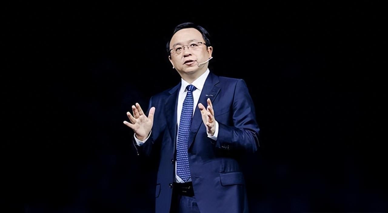 比亚迪总裁王传福:靠嫂子卖嫁妆读大学,成功后将嫂子宠成公主