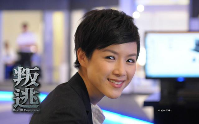 这是香港tvb于2014年所出的《叛逃》电视剧,陈展鹏,陈茵媺分别饰演庄