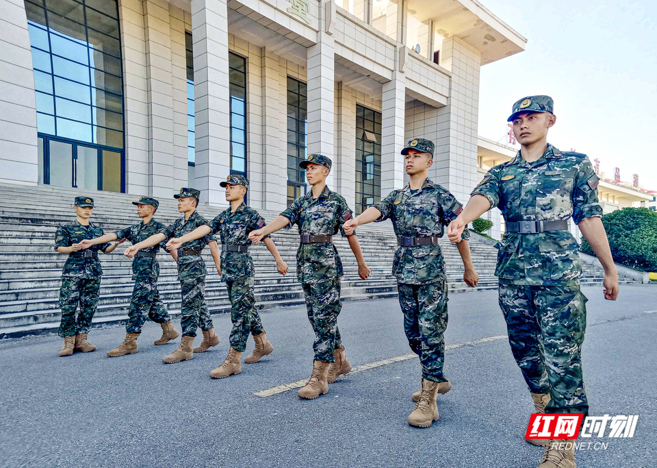 新戎裝新起點 21式夏季作訓服正式亮相武警湖南總隊某部