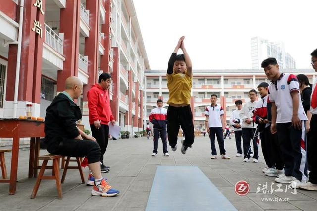 罗平县罗雄第一中学体育文化艺术节展现激扬青春