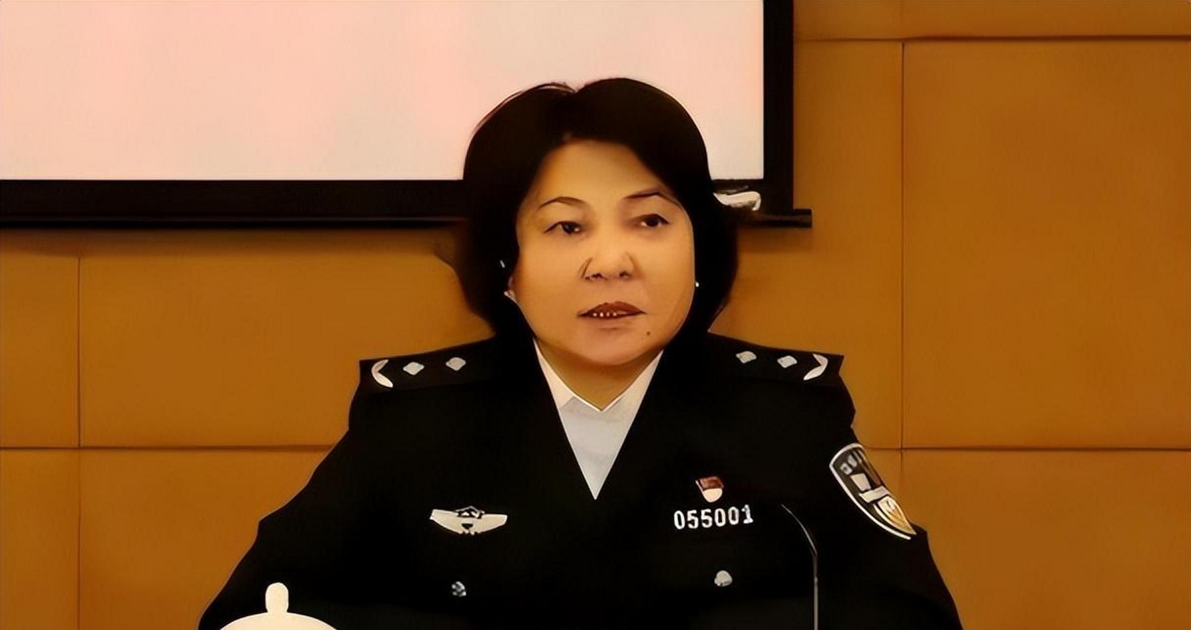 最近,一则关于唐丽娜女公安局长的贪腐和视频的报道引起了公众的广泛