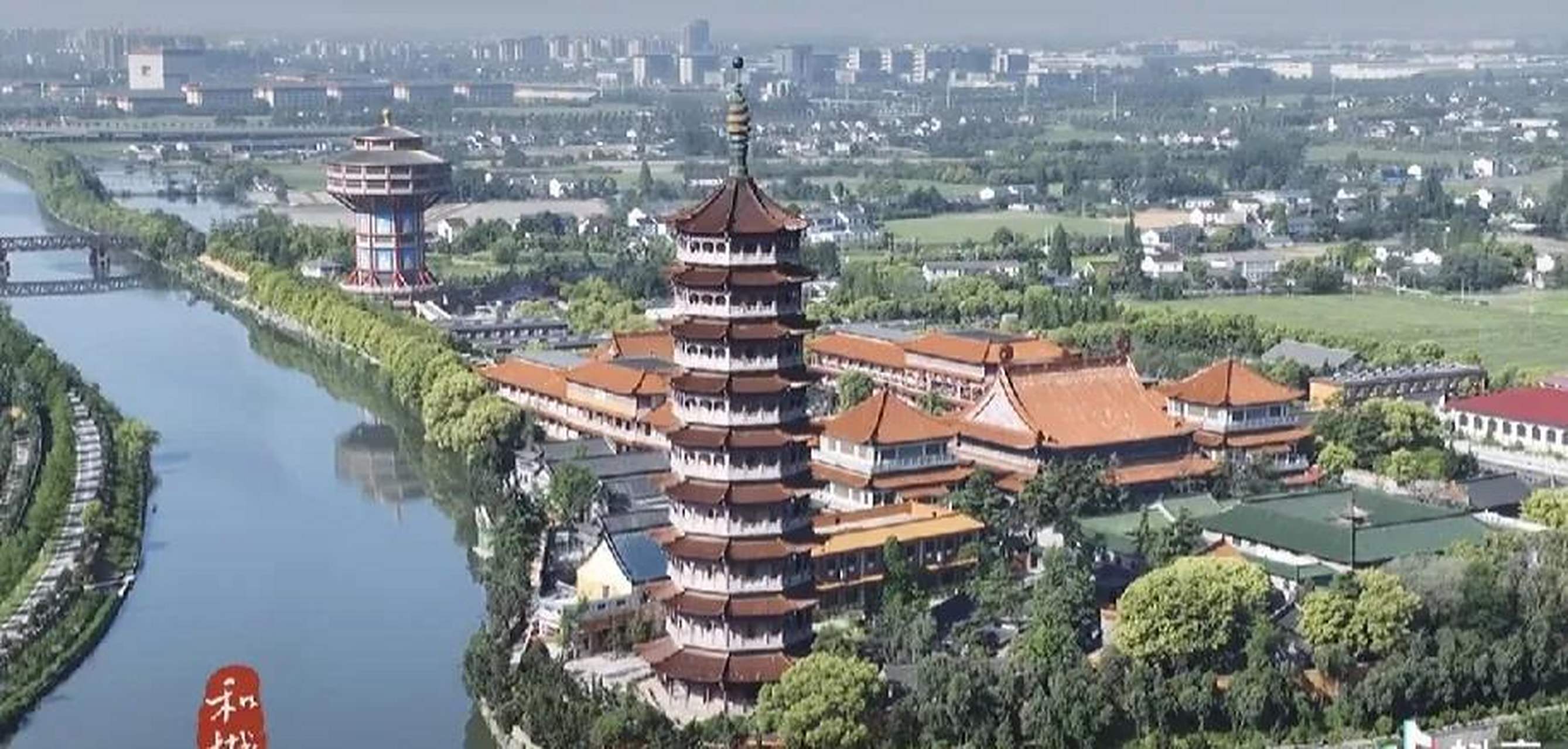 扬州高旻寺和党史文化公园在五一假期爆火,就是配套道路和停车场实在