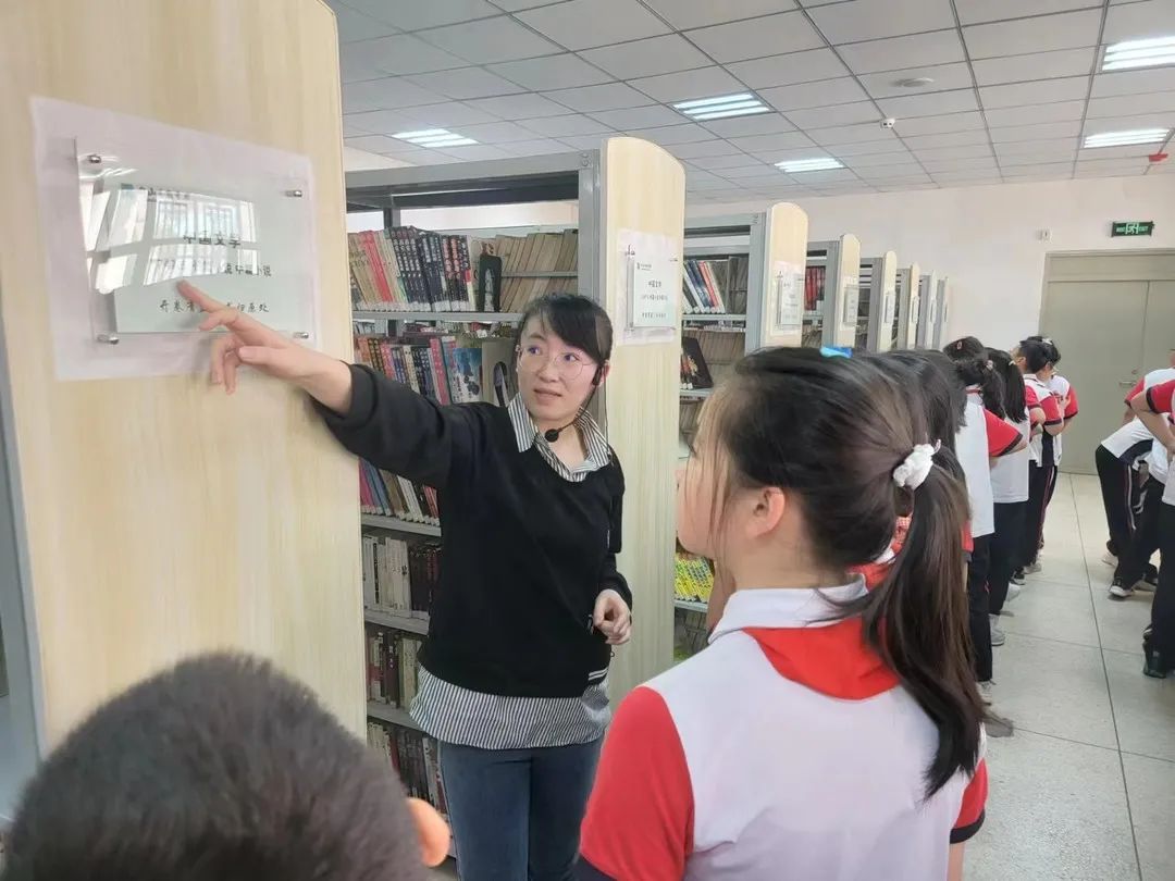 白山市图书馆携手市外国语学校开展多元化沉浸式研学阅读活动