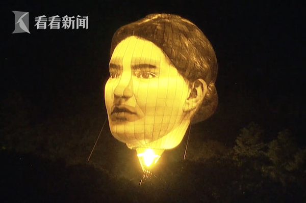 更吓人了!东京"人头气球"竟然还有"夜间版"