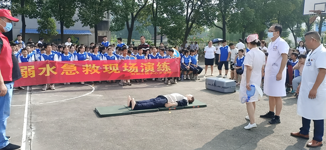 沅江:泗湖山镇初级中学进行防溺水急救现场演练