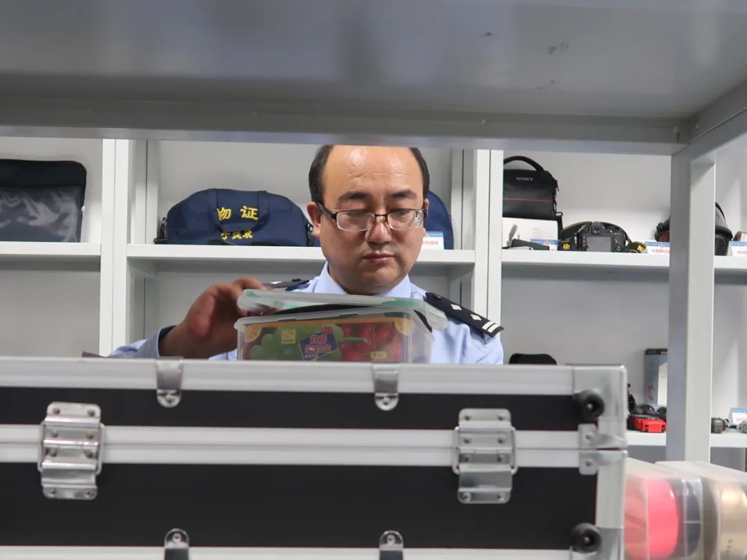 走进公安英模酒泉公安用极致匠心锻造剑之锋刃刘利平