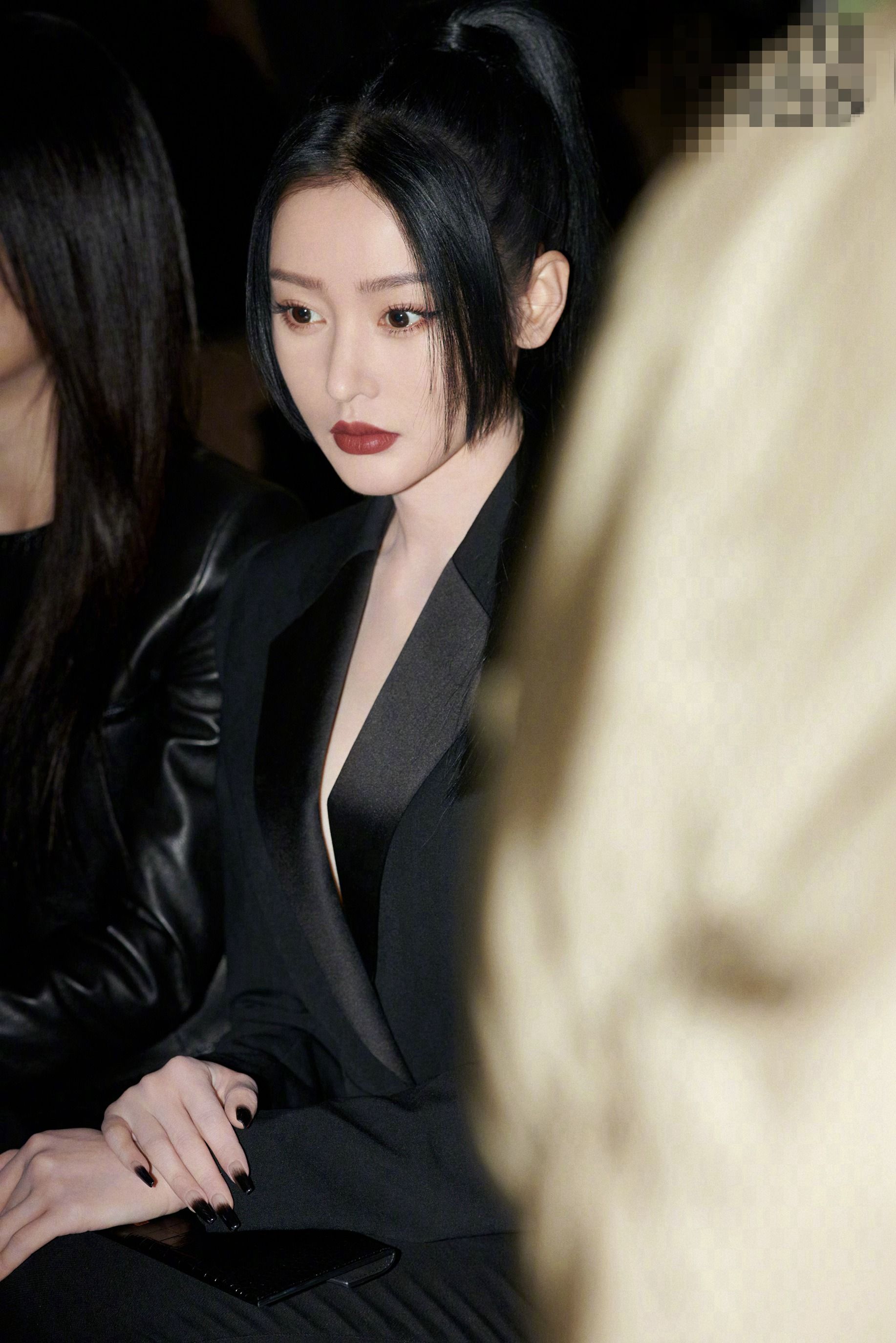 张天爱黑色职业装优雅写真