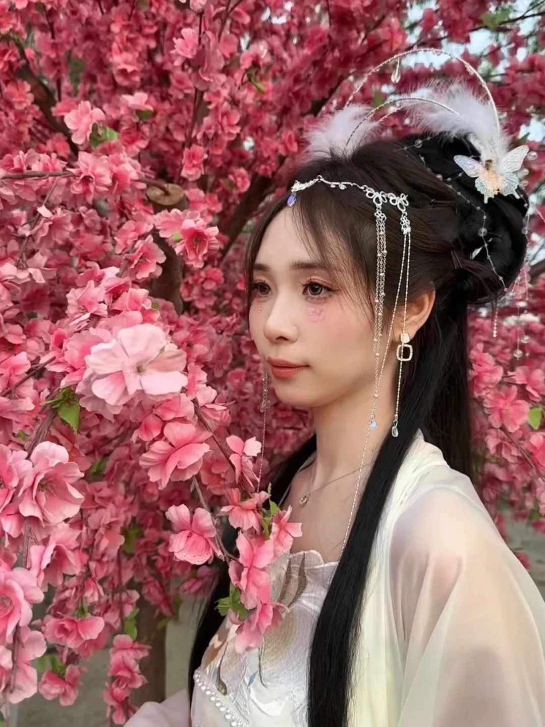 医学院 马晨希 人物类《温暖的光》二等奖 土木工程学院 夏晨熙 人物
