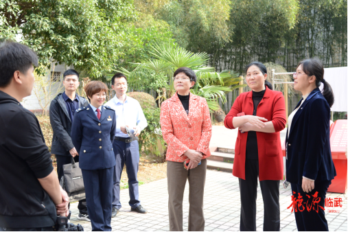 市委常委,市委宣传部部长贺建湘调研临武县税务局"扫黄打非"工作