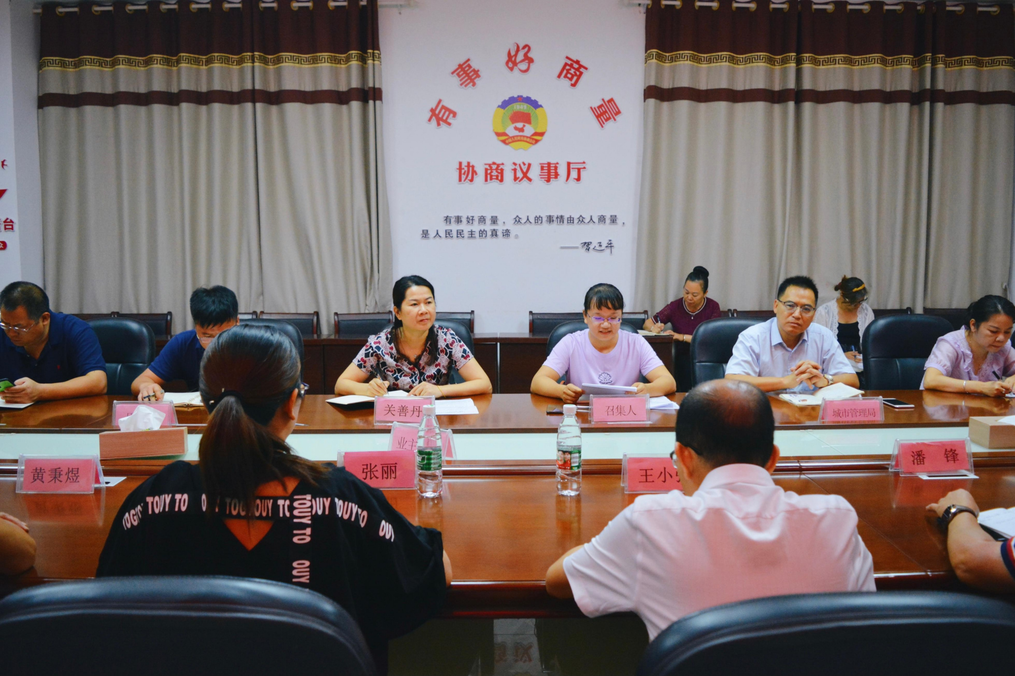 五指山老乡家园社区召开田州镇壮城住宅小区物业管理问题协商议事会