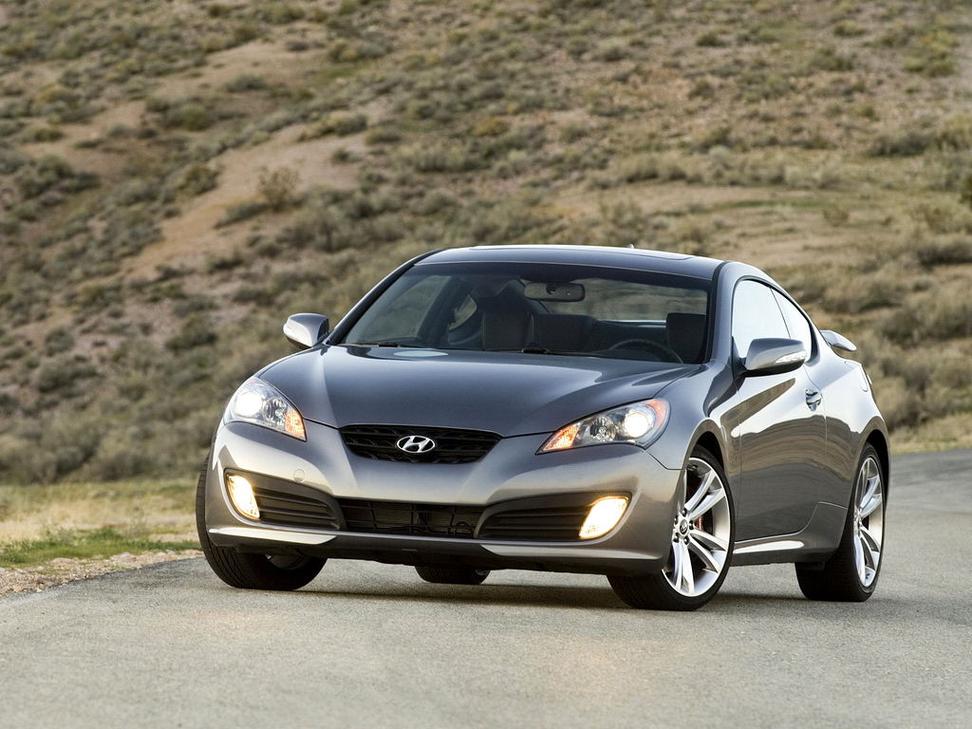 一个箭头向下的车标