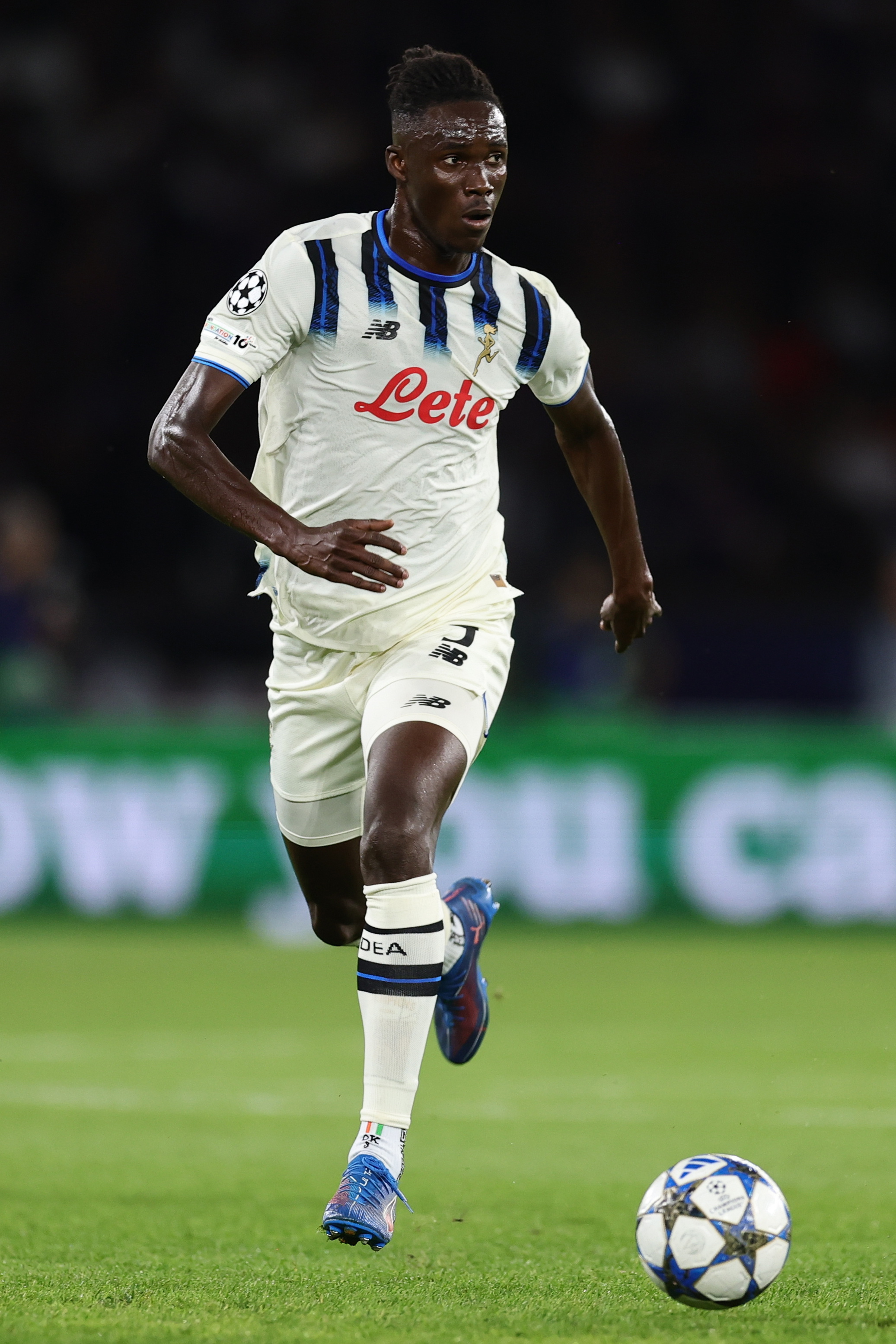 乐鱼官网-曼联签下前巴黎圣日耳曼中场球员(巴黎圣日耳曼历史中锋)