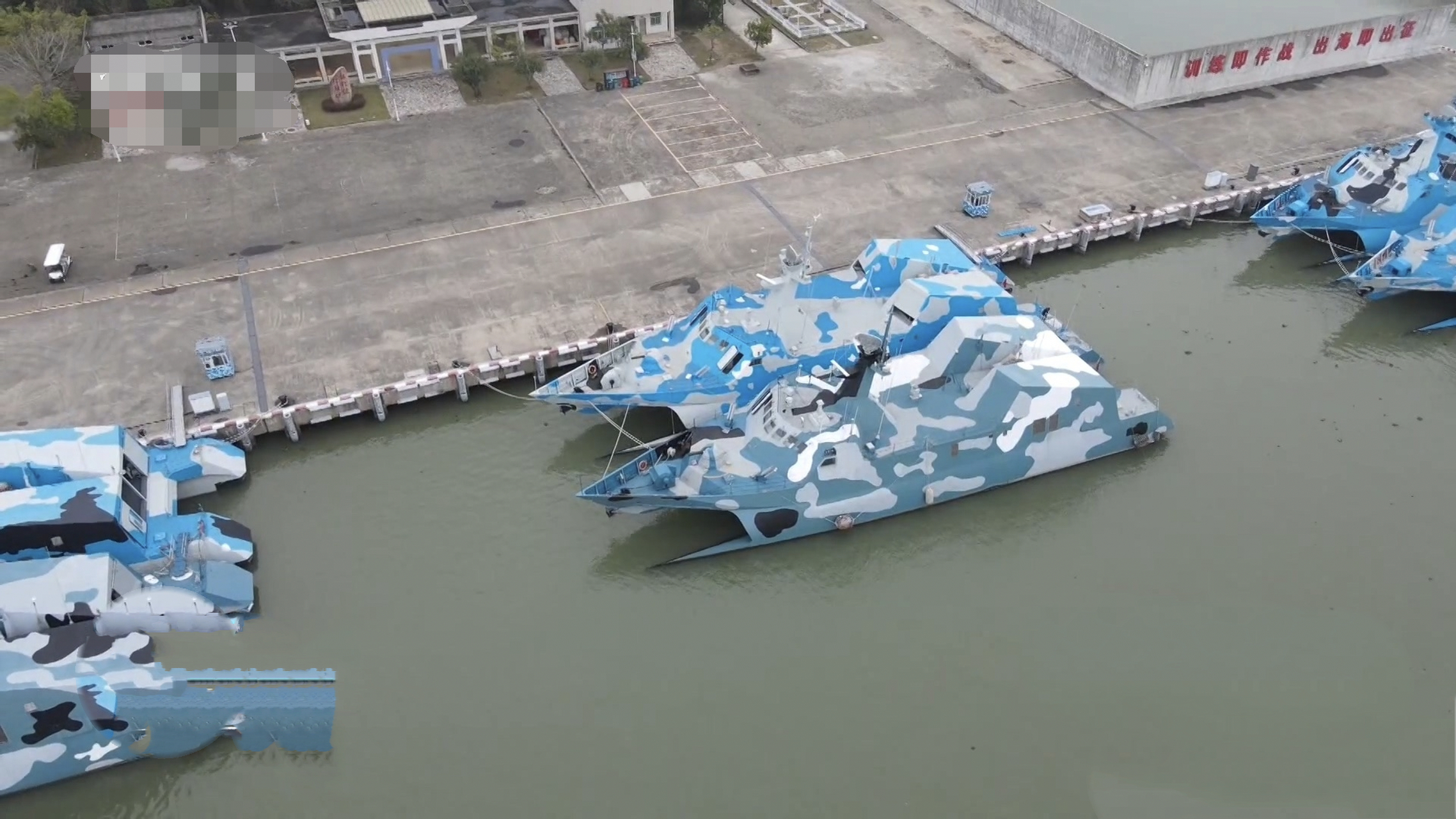 老牌国货之光!022导弹艇现身南海,50节高速航行