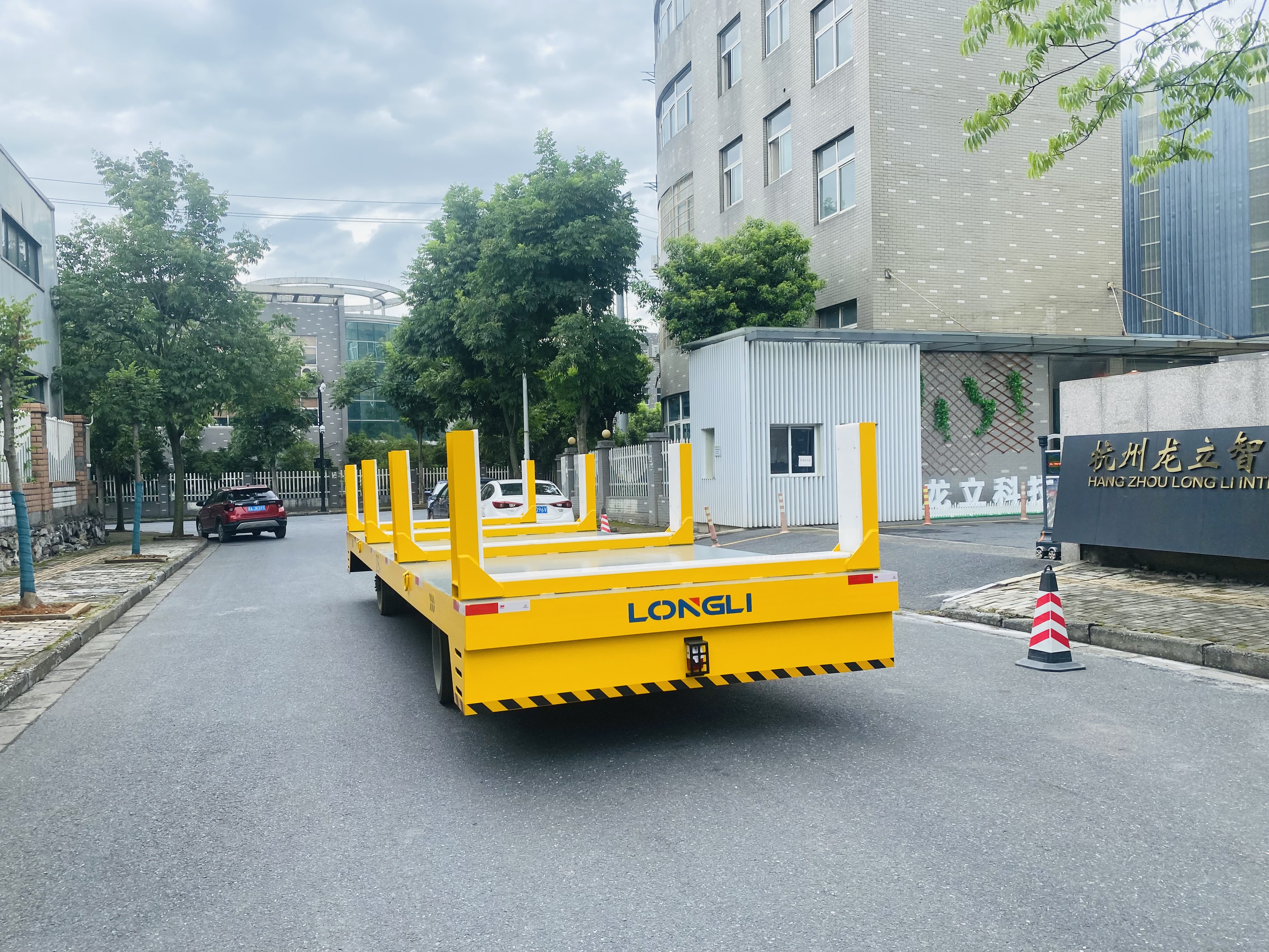 无轨电动平板车地平车